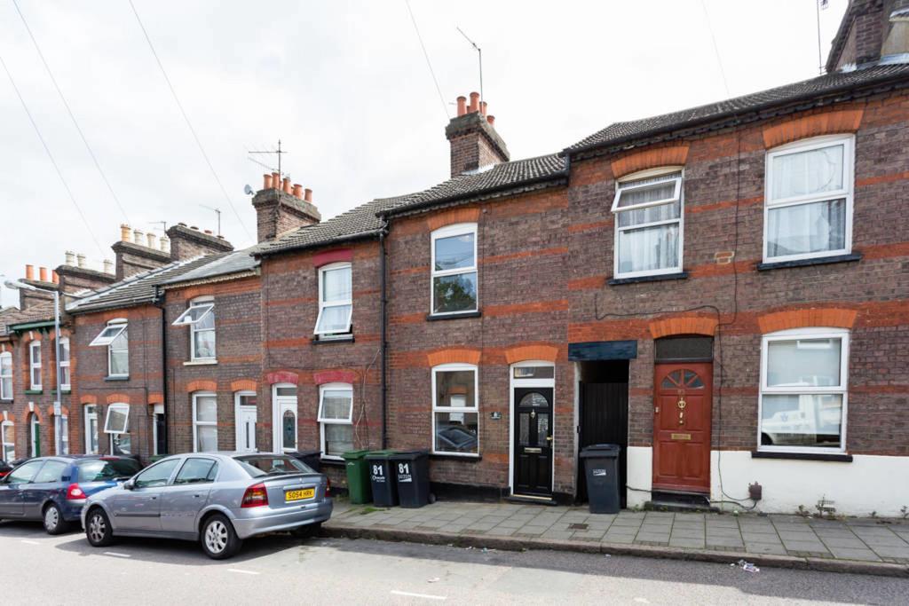 Ashton House - Stylish 2 Bedroom House, Close To Luton Town Center & Airport Exteriör bild
