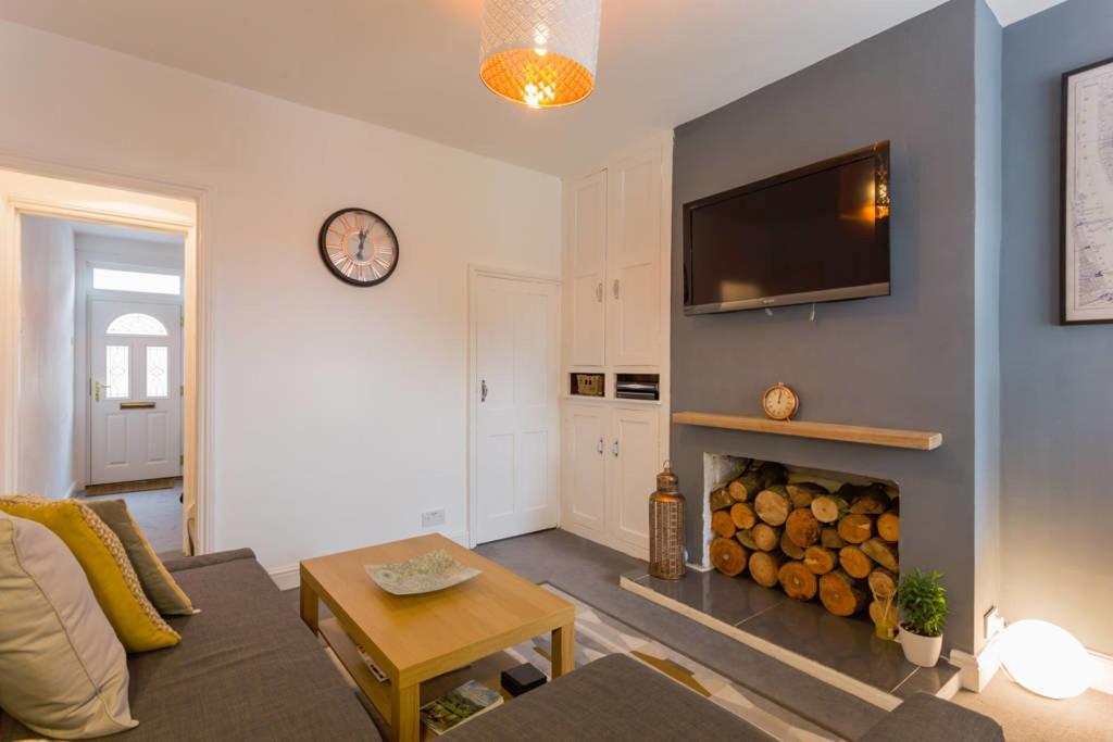Ashton House - Stylish 2 Bedroom House, Close To Luton Town Center & Airport Exteriör bild