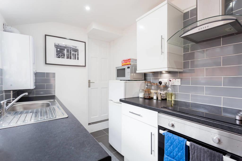 Ashton House - Stylish 2 Bedroom House, Close To Luton Town Center & Airport Exteriör bild