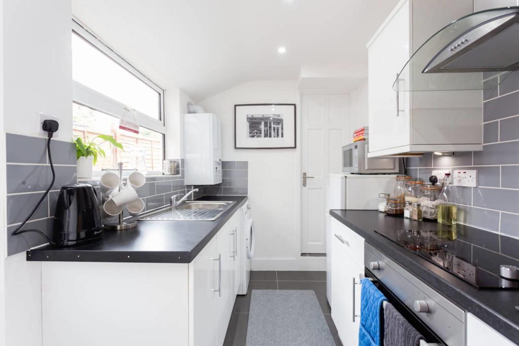 Ashton House - Stylish 2 Bedroom House, Close To Luton Town Center & Airport Exteriör bild
