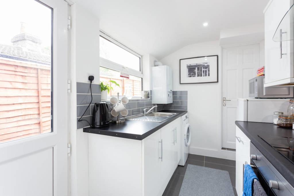 Ashton House - Stylish 2 Bedroom House, Close To Luton Town Center & Airport Exteriör bild