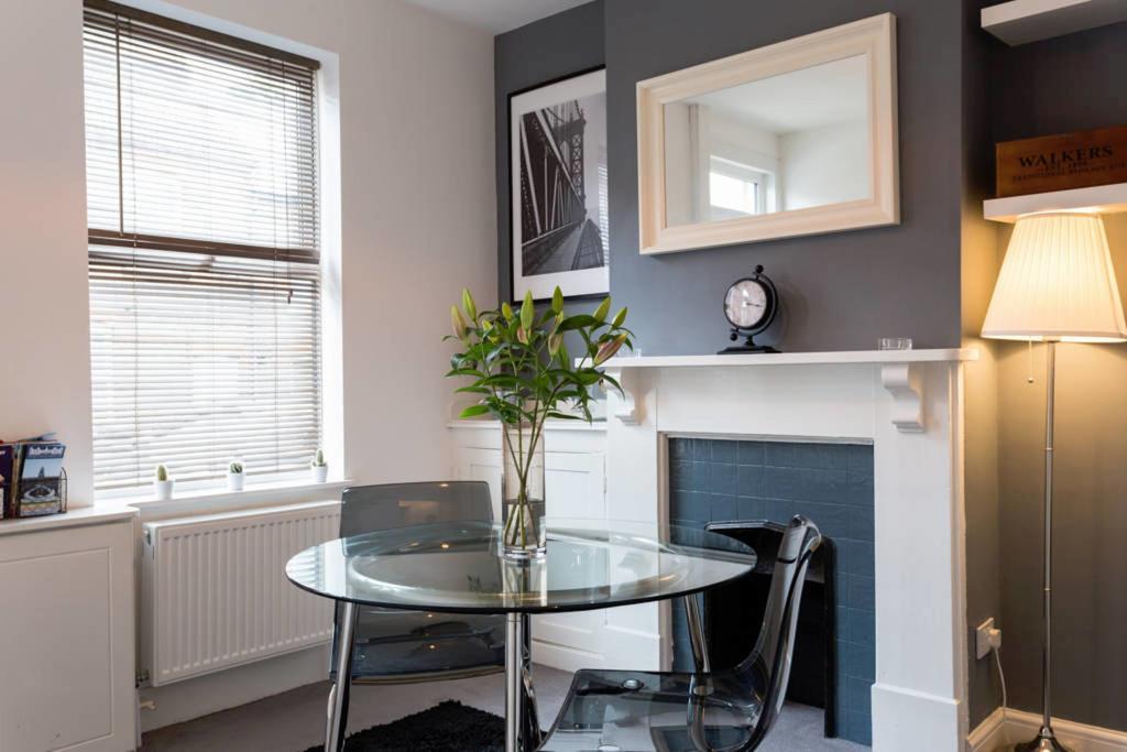 Ashton House - Stylish 2 Bedroom House, Close To Luton Town Center & Airport Exteriör bild